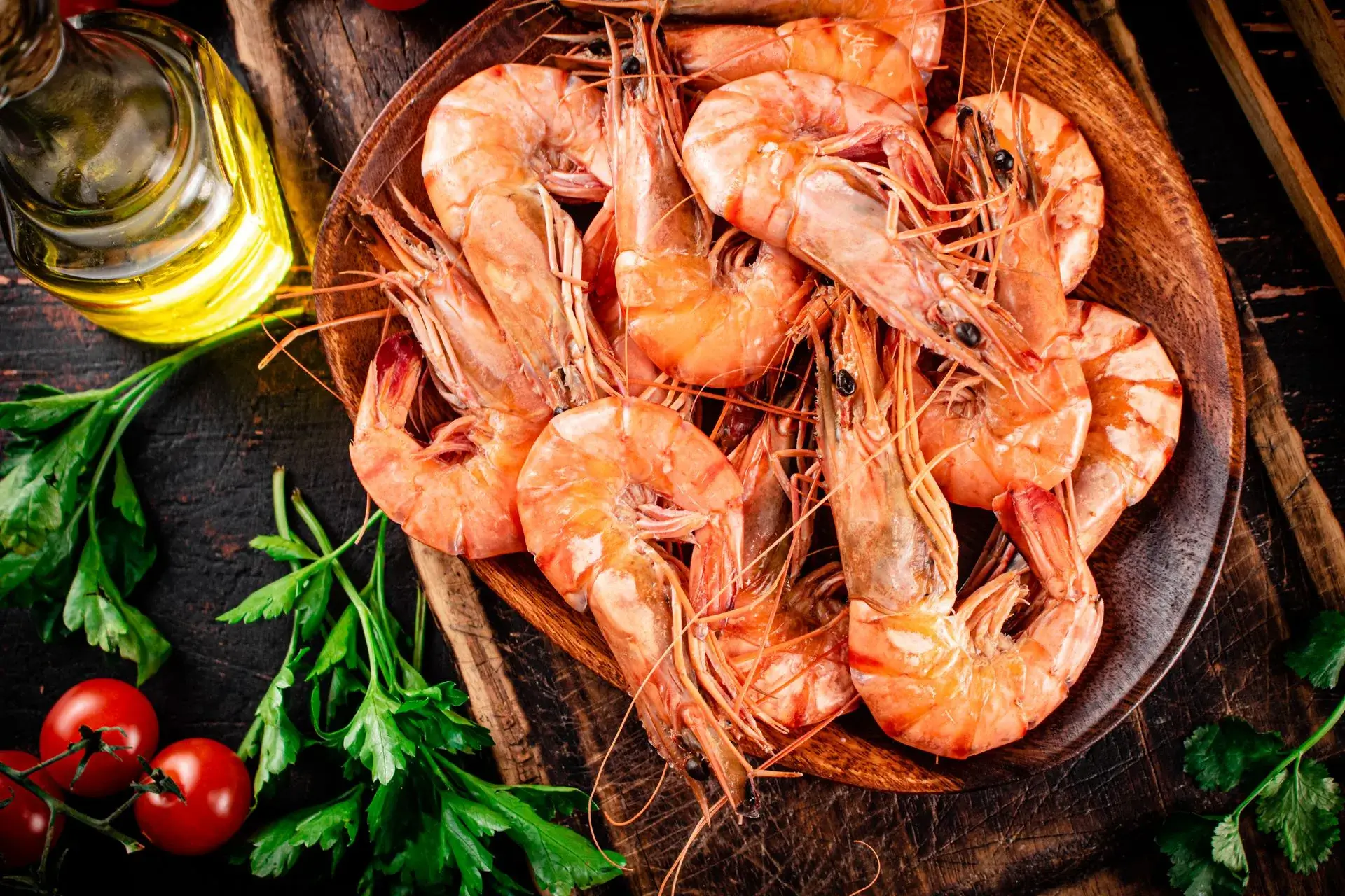 boiled-shrimp-on-a-plate