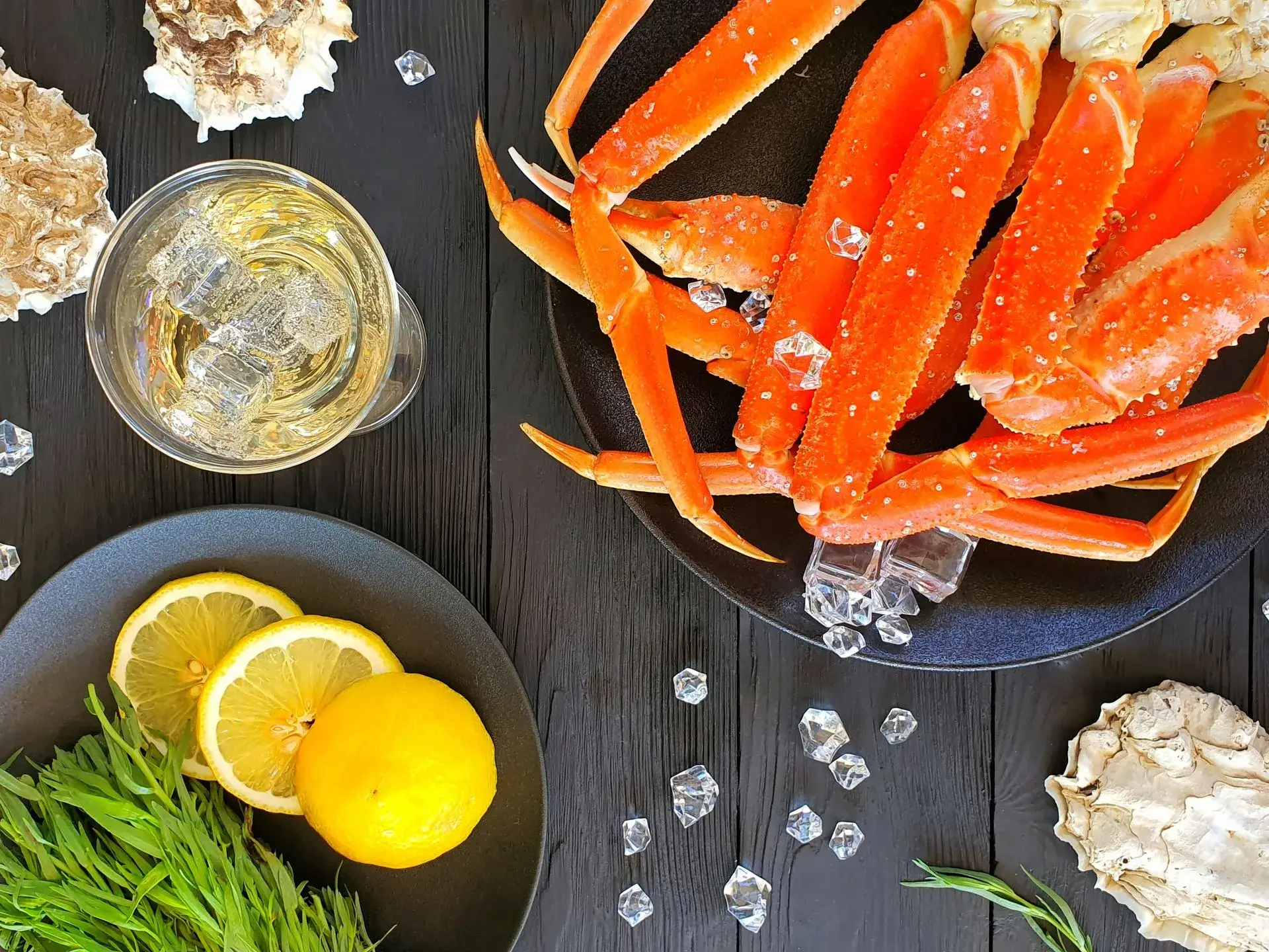 freshly-caught-strigun-crab-on-a-black-plate-with